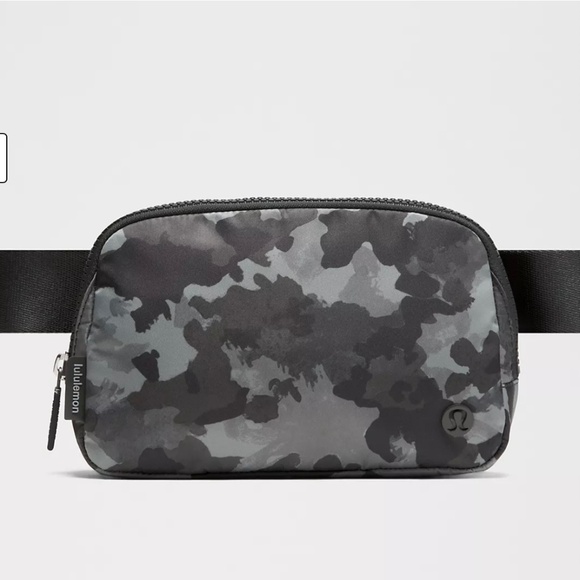 Lululemon Everywhere Belt Bag 1L in Thawed Camo Grey Multi/Onyx - Picture 1 of 5